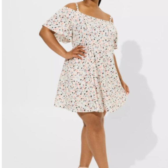 Torrid Challis Mini Cold Shoulder Trapeze Dress  - Size:4 (4X – 26W) - Picture 4 of 5